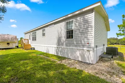 Exterior - 20967 NW 250th St, Okeechobee, FL 34972 photo 4 of 10