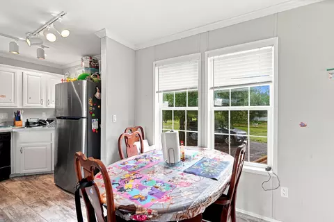 Dining - 20967 NW 250th St, Okeechobee, FL 34972 photo 1 of 2