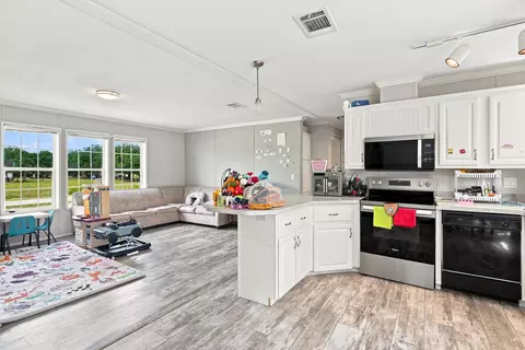 Kitchen - 20967 NW 250th St, Okeechobee, FL 34972 photo 3 of 3