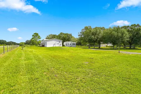 Exterior - 20967 NW 250th St, Okeechobee, FL 34972 photo 7 of 10