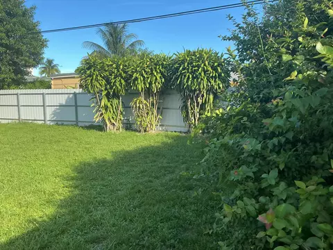 110 NW 193rd St, Miami Gardens, FL 33169