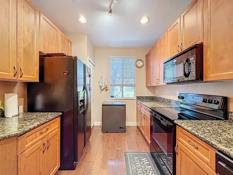 Kitchen - 312 Bayfront Dr, Boynton Beach, FL 33435 photo 4 of 4