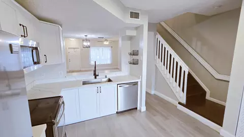 9807 NW 57 Mnr, Coral Springs, FL 33076