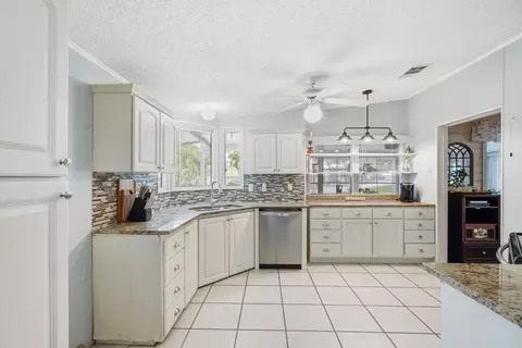 2502 SW Versailles Ter, Stuart, FL 34997 photo 7