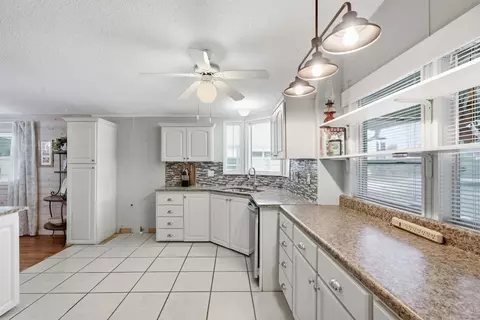 2502 SW Versailles Ter, Stuart, FL 34997 photo 9