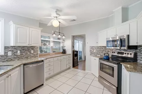 2502 SW Versailles Ter, Stuart, FL 34997 photo 8