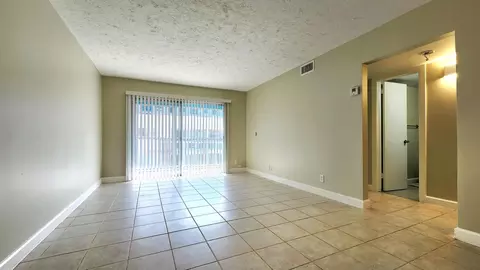 1501 Crescent Cir #D36, Lake Park, FL 33403