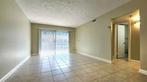 1501 Crescent Cir #D36, Lake Park, FL 33403