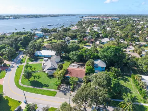 545 S Lake Dr, Lantana, FL 33462