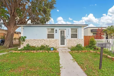 2220 Hope St, Hollywood, FL 33020
