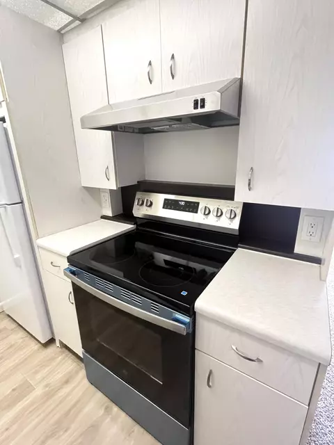 Kitchen - 4093 Wolverton E, Boca Raton, FL 33434 photo 4 of 5