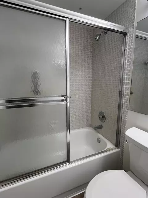 Bath - 4093 Wolverton E, Boca Raton, FL 33434 photo 4 of 4