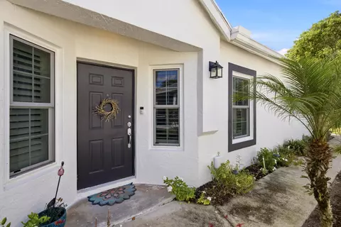 10725 Pelican Dr, Wellington, FL 33414