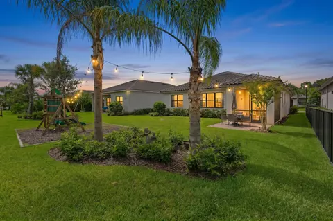 535 SE Villandry Way, Port Saint Lucie, FL 34984