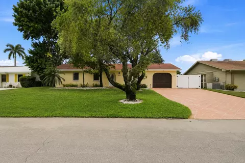 3606 Dorrit Ave, Boynton Beach, FL 33436