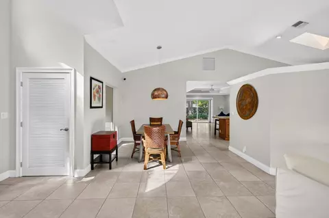 Dining - 1920 E Terra Mar Dr, Pompano Beach, FL 33062 photo 4 of 4
