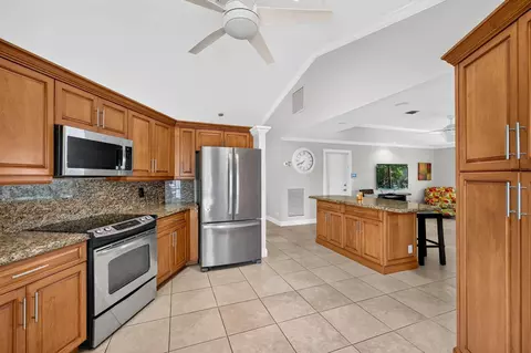 Kitchen - 1920 E Terra Mar Dr, Pompano Beach, FL 33062 photo 3 of 6