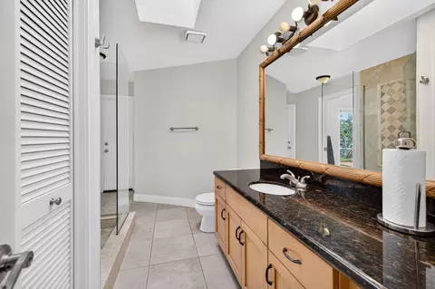 Bath - 1920 E Terra Mar Dr, Pompano Beach, FL 33062 photo 6 of 7