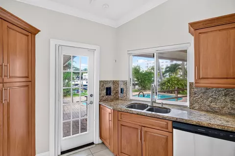 Kitchen - 1920 E Terra Mar Dr, Pompano Beach, FL 33062 photo 6 of 6