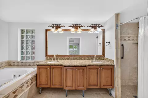 Bath - 1920 E Terra Mar Dr, Pompano Beach, FL 33062 photo 1 of 7