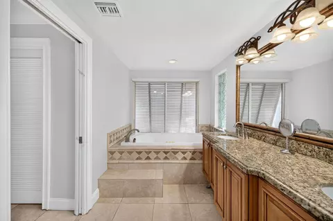 Bath - 1920 E Terra Mar Dr, Pompano Beach, FL 33062 photo 3 of 7
