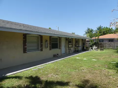 131 SW 15th St #1-3, Pompano Beach, FL 33060