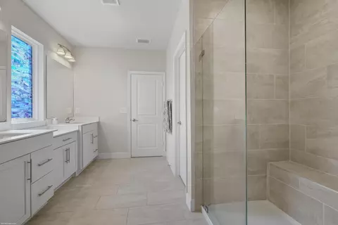 Bath - 194 SW Pomeroy St, Stuart, FL 34997 photo 4 of 4