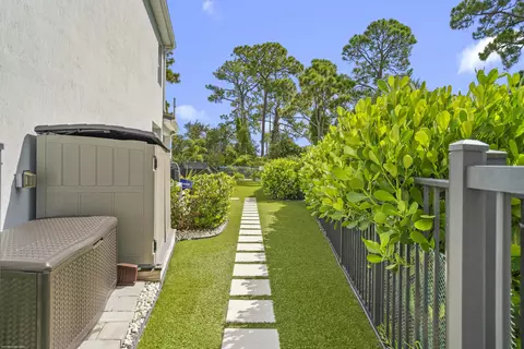 Exterior - 194 SW Pomeroy St, Stuart, FL 34997 photo 13 of 18
