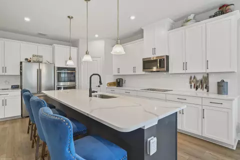 Kitchen - 194 SW Pomeroy St, Stuart, FL 34997 photo 4 of 4