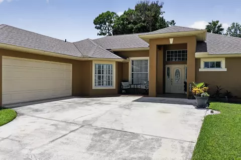 1018 SW Haleyberry Ave, Port Saint Lucie, FL 34953