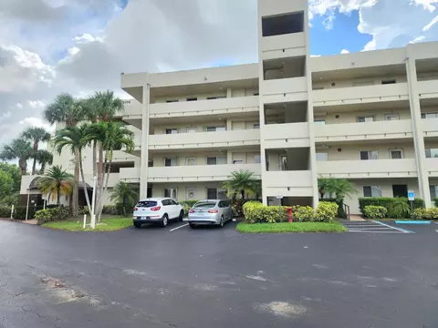 3178 Via Poinciana Dr #411, Lake Worth, FL 33467