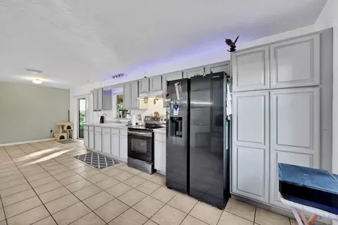 Kitchen - 1031 SW 24th Ave, Okeechobee, FL 34974 photo 2 of 2