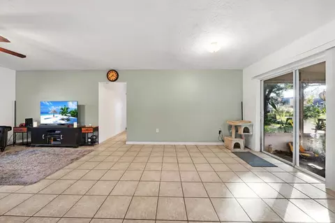 Living - 1031 SW 24th Ave, Okeechobee, FL 34974 photo 3 of 3
