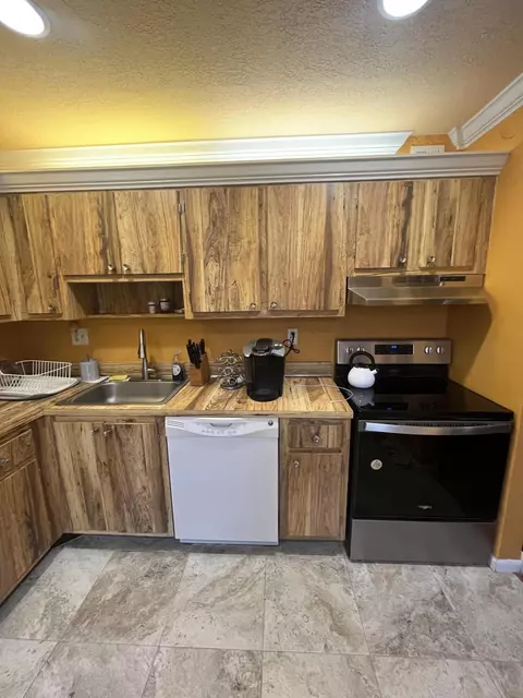 Kitchen - 94 Capri B, Delray Beach, FL 33484 photo 2 of 3