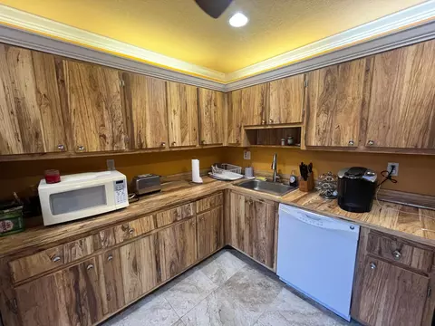 Kitchen - 94 Capri B, Delray Beach, FL 33484 photo 3 of 3