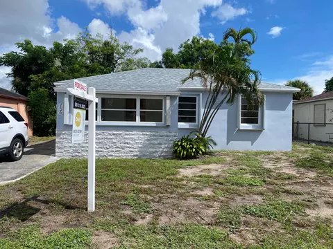 756 W 1st St, Riviera Beach, FL 33404