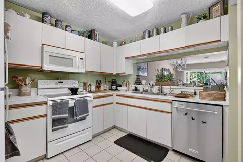 Kitchen - 1401 Ocean Dunes Cir, Jupiter, FL 33477 photo 1 of 3