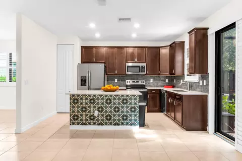 Kitchen - 12822 Anthorne Ln, Boynton Beach, FL 33436 photo 4 of 5