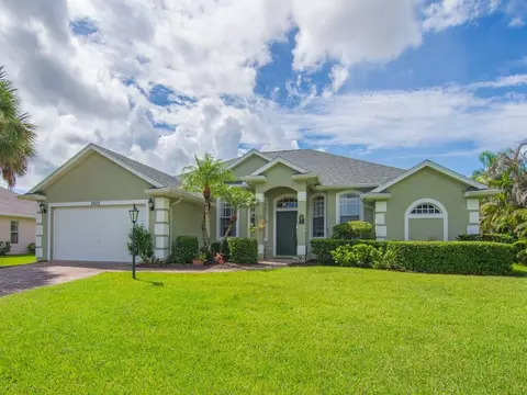 5625 Riverboat Cir SW, Vero Beach, FL 32968