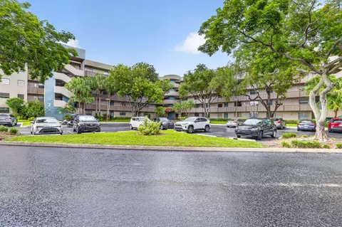 1000 Colony Point Cir #108, Pembroke Pines, FL 33026