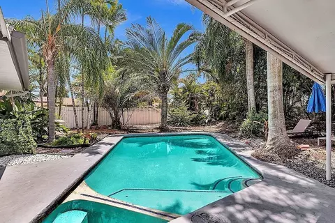 1580 NE 35th St, Oakland Park, FL 33334