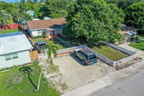 826 S M St, Lake Worth Beach, FL 33460