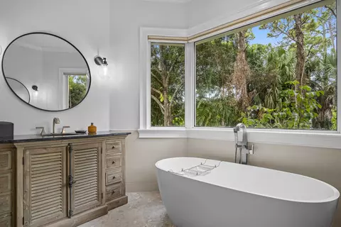 Bath - 4786 Ridgewood Rd E, Boynton Beach, FL 33436 photo 4 of 10