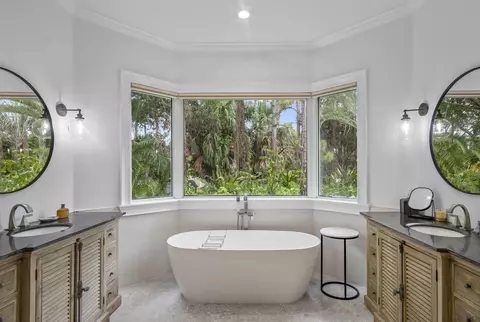 Bath - 4786 Ridgewood Rd E, Boynton Beach, FL 33436 photo 1 of 10