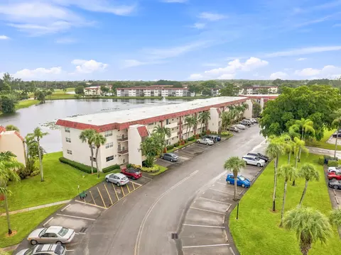 9400 N Hollybrook Lake Dr #208, Pembroke Pines, FL 33025