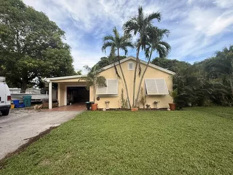 520 NW 7th St, Boynton Beach, FL 33426