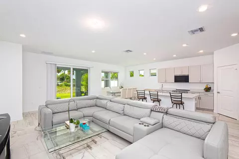 Living - 5788 SE Skyblue Cir, Stuart, FL 34997 photo 3 of 3