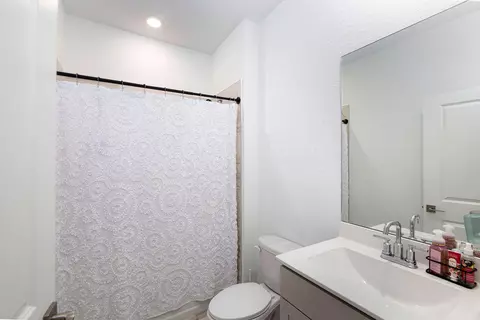 Bath - 5788 SE Skyblue Cir, Stuart, FL 34997 photo 3 of 3