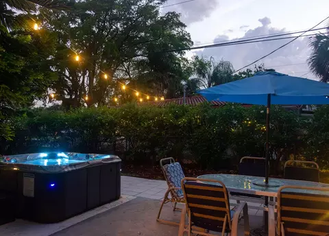 Exterior - 2355 NE 4th St, Pompano Beach, FL 33062 photo 9 of 17