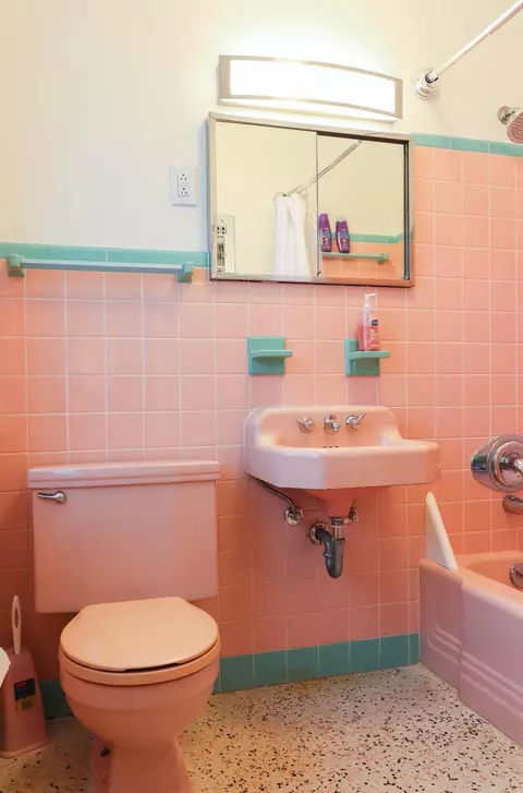Bath - 2355 NE 4th St, Pompano Beach, FL 33062 photo 7 of 7